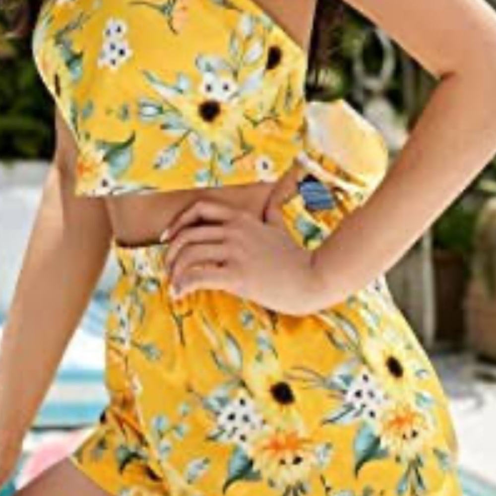 Sz L 2-piece Floral shorts/tie back halter top set - Picture 11 of 13